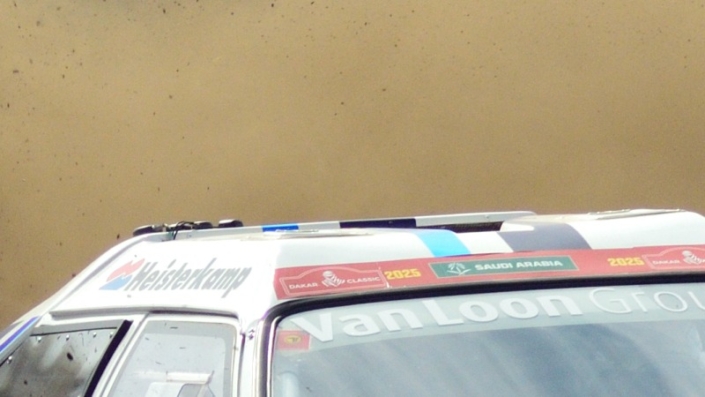 Eric v Loon-1×2 Rally car 705 Eric van Loon coming around the curve large cloud of dust kicked up behind him grid tile 2